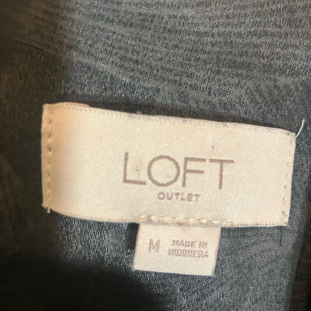 Loft, beautifully detailed, short romper, excellent condition, size medium - Picture 4 of 4